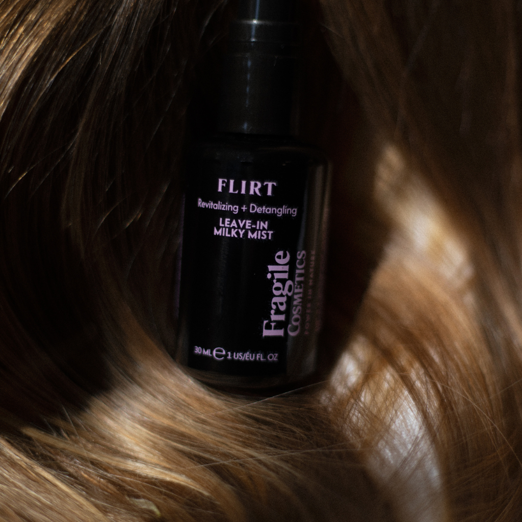 Fragile Cosmetics – FLIRT LEAVE-IN MLÉČNÝ MIST SPREJ 100 ml / The Pellam Edit