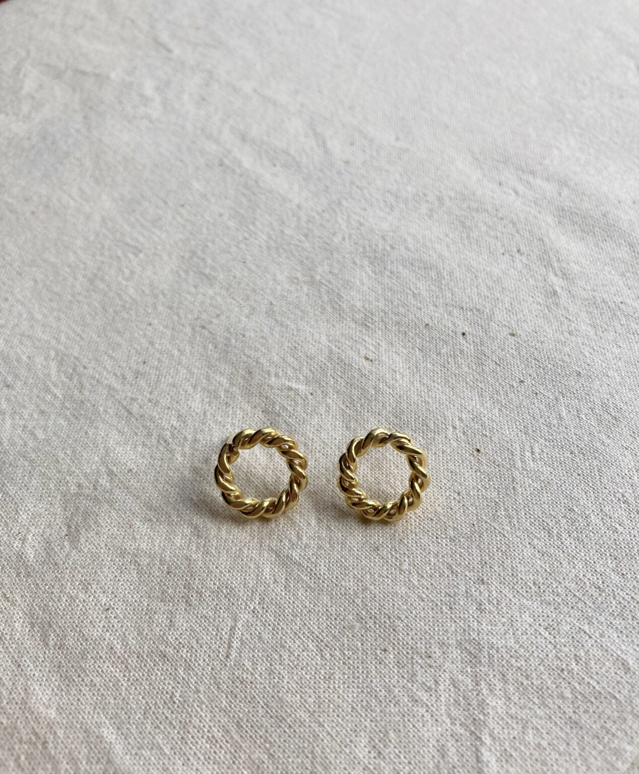 The Mama Kin - Twisted Circle earrings
