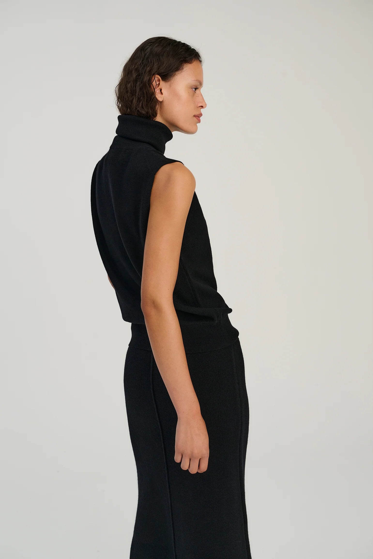 Rhea - Sleeveless Turtleneck ~ Black ~ Wool & Cashmere