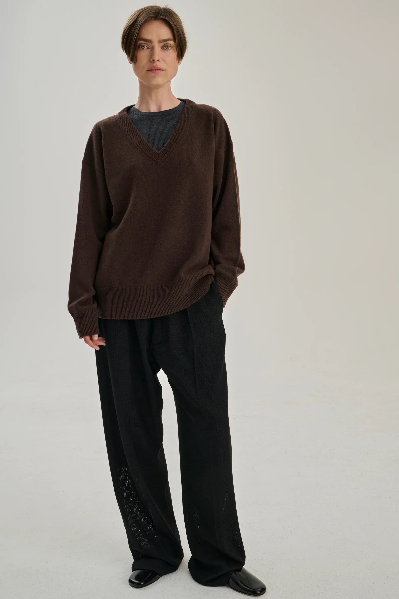 Rhea - V-neck ~ Dark Brown ~ Wool & Cashmere