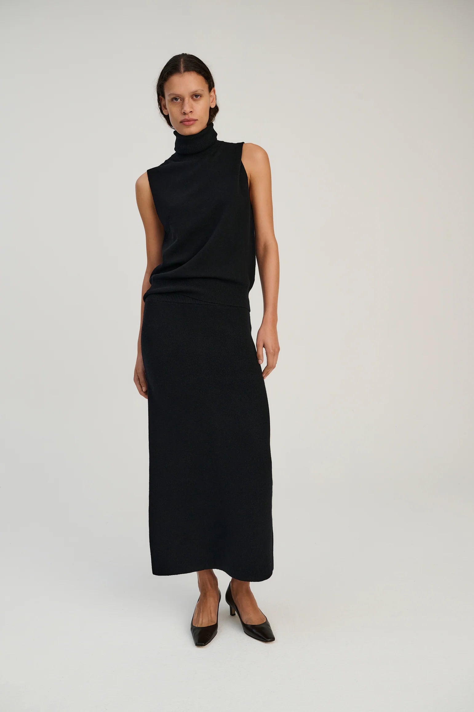 Rhea - Sleeveless Turtleneck ~ Black ~ Wool & Cashmere