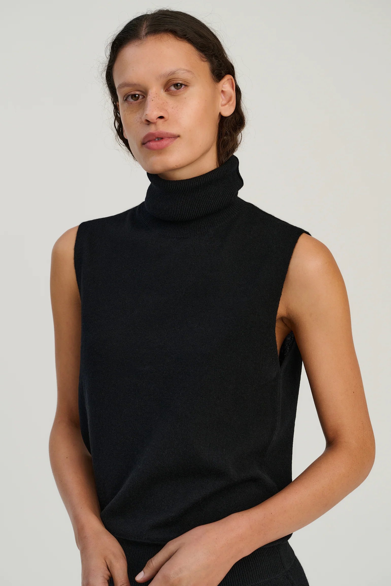 Rhea - Sleeveless Turtleneck ~ Black ~ Wool & Cashmere