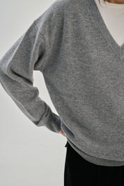 Rhea - V-neck ~ Mid Grey ~ Wool & Cashmere