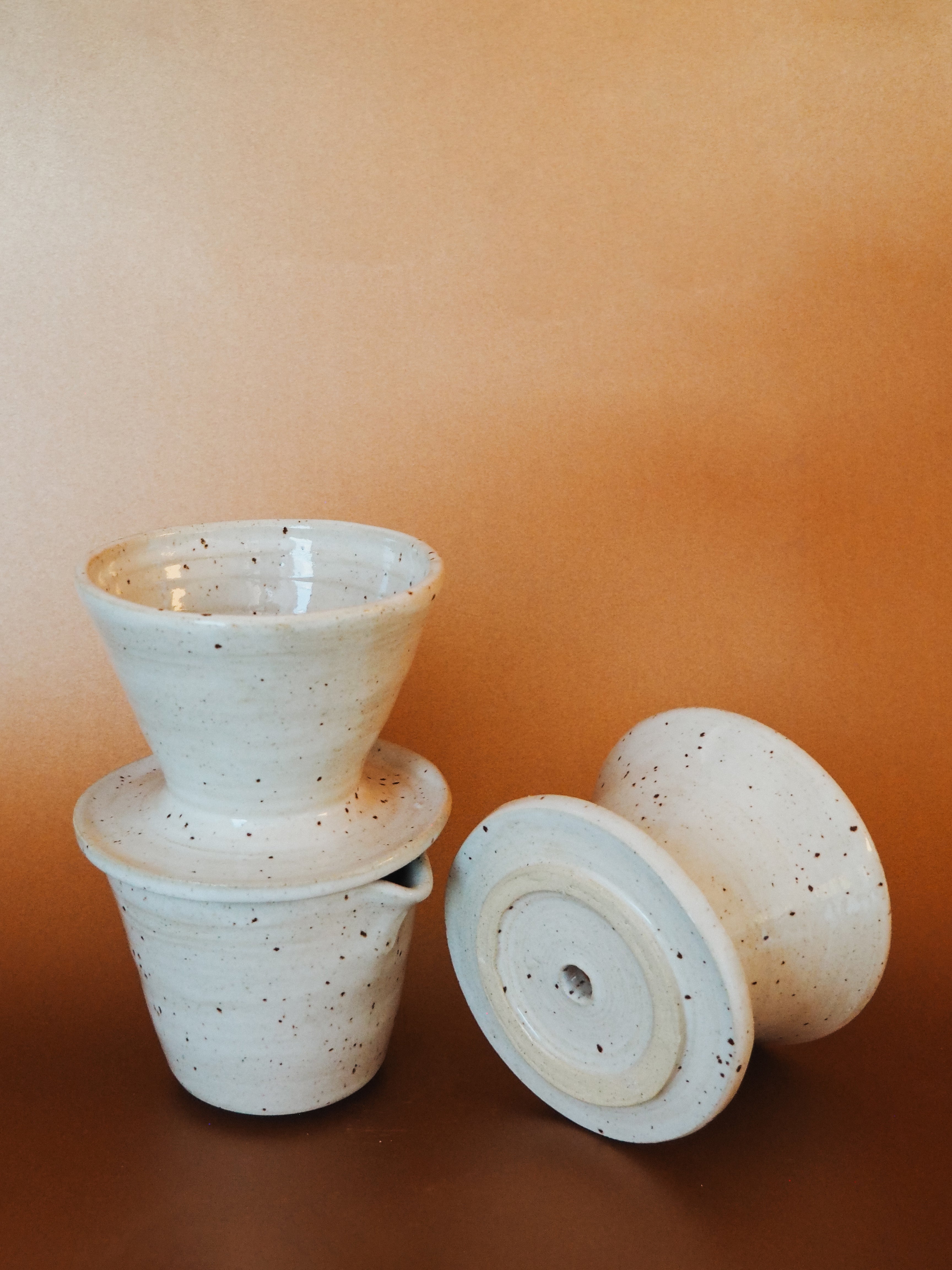 ADMARU – DRIPPER white with dots