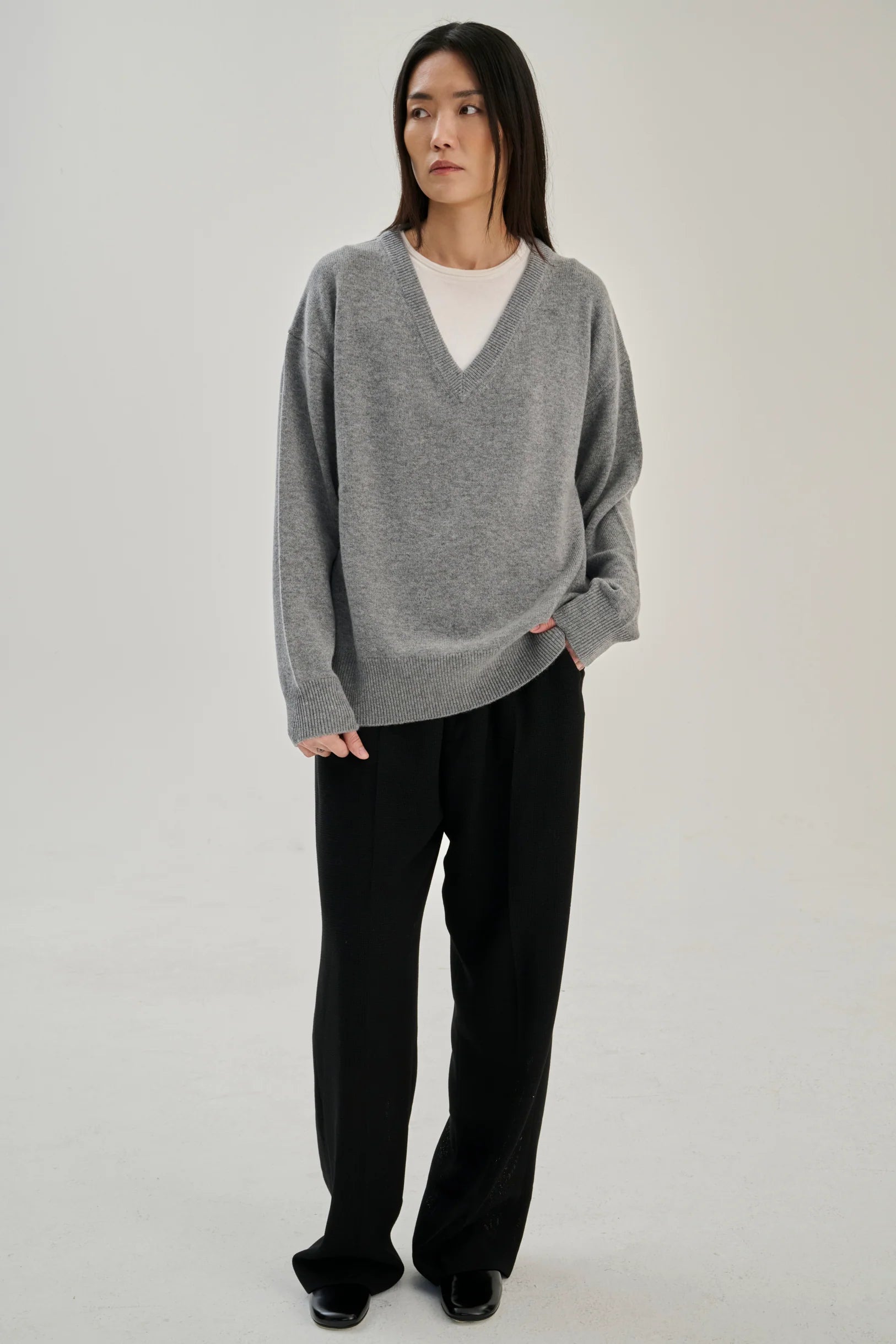 Rhea - V-neck ~ Mid Grey ~ Wool & Cashmere