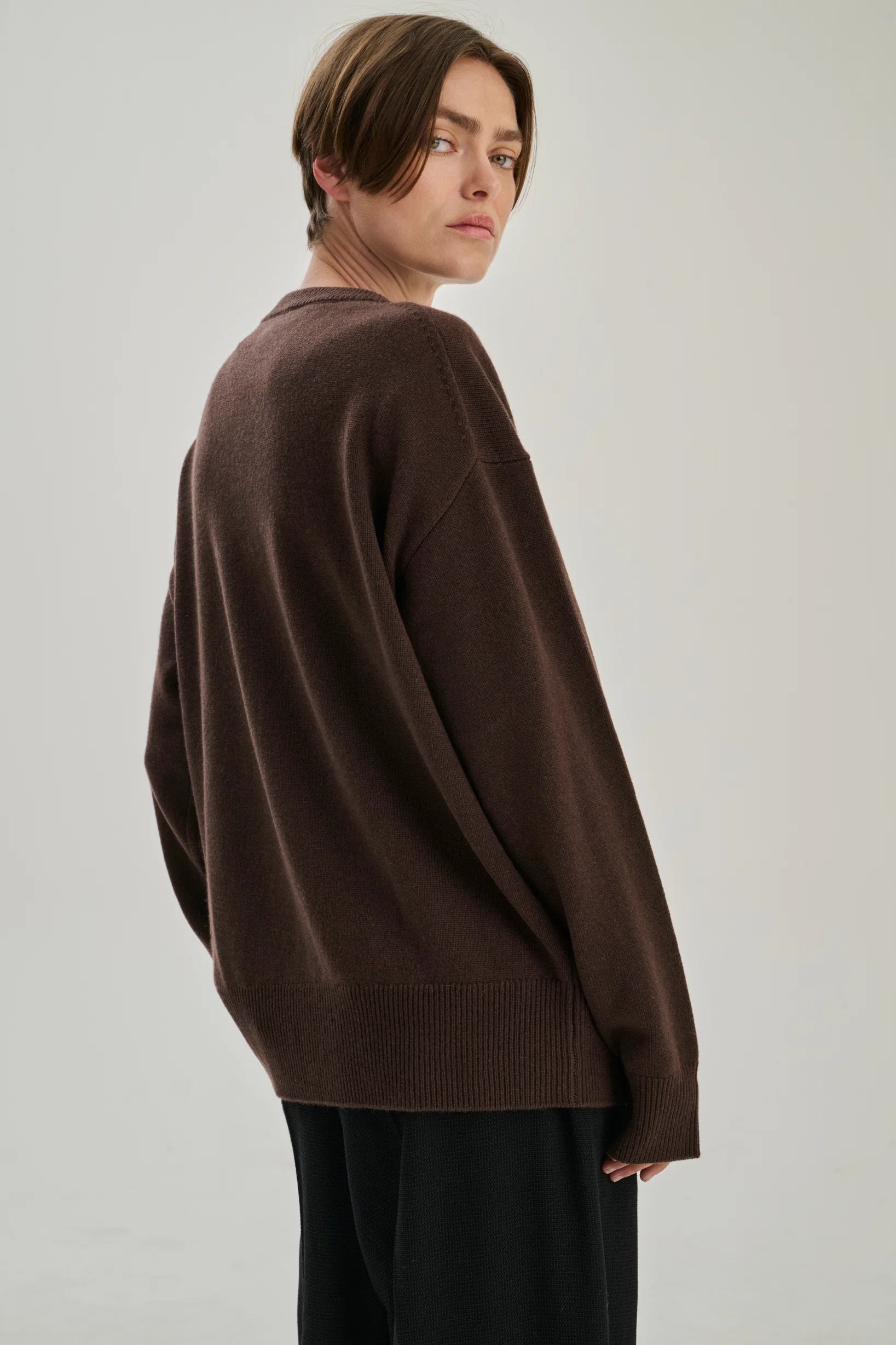 Rhea - V-neck ~ Dark Brown ~ Wool & Cashmere