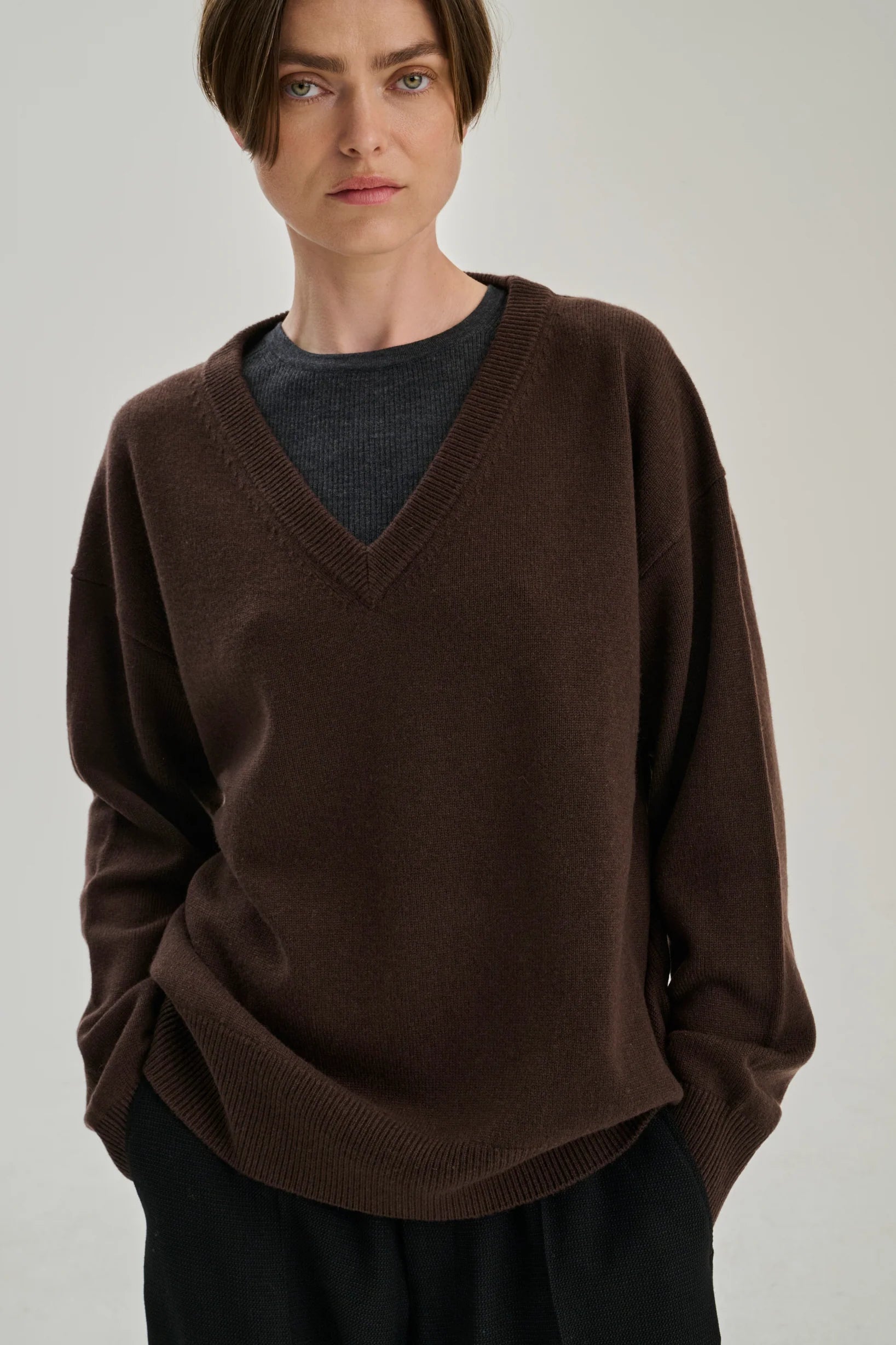 Rhea - V-neck ~ Dark Brown ~ Wool & Cashmere