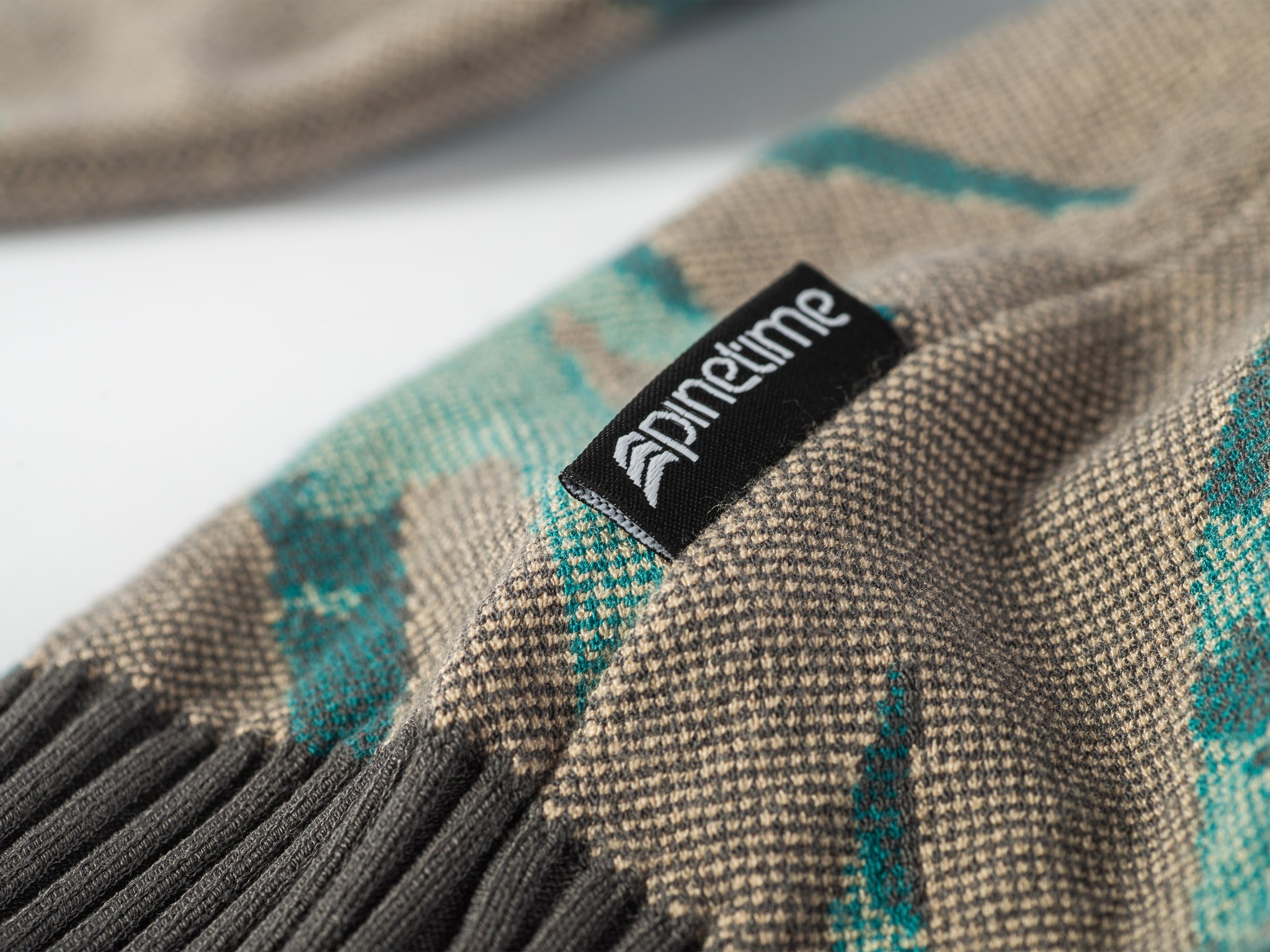 AW23_4.3_MEN_DETAIL_KNITTED_CREWNECK_EMERALS_AOP_03_2048x_333b3ab0-e83c-4997-9a44-cb38b4b4b47c.jpg