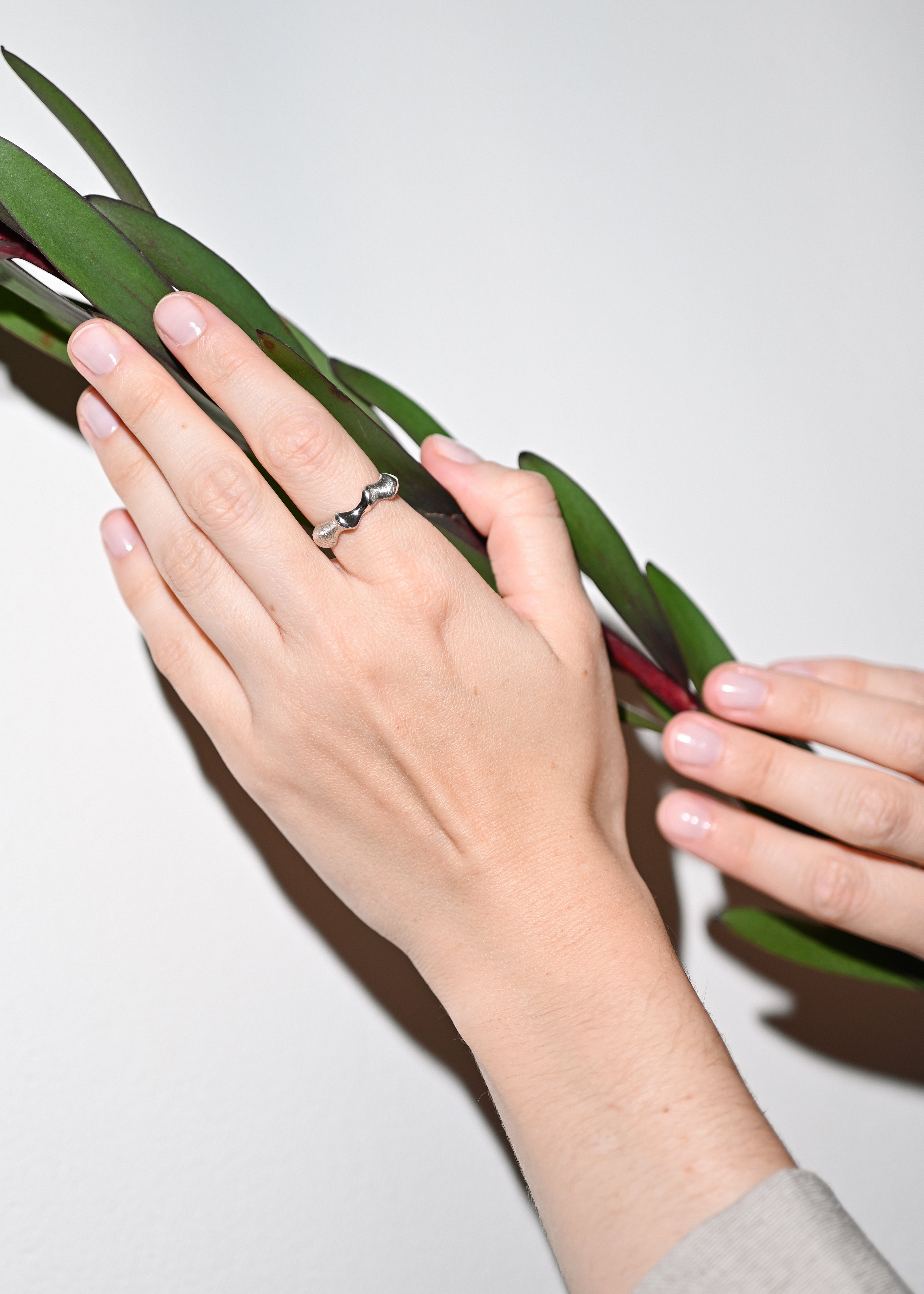 Maria Kobelova - Silver Ring Flow