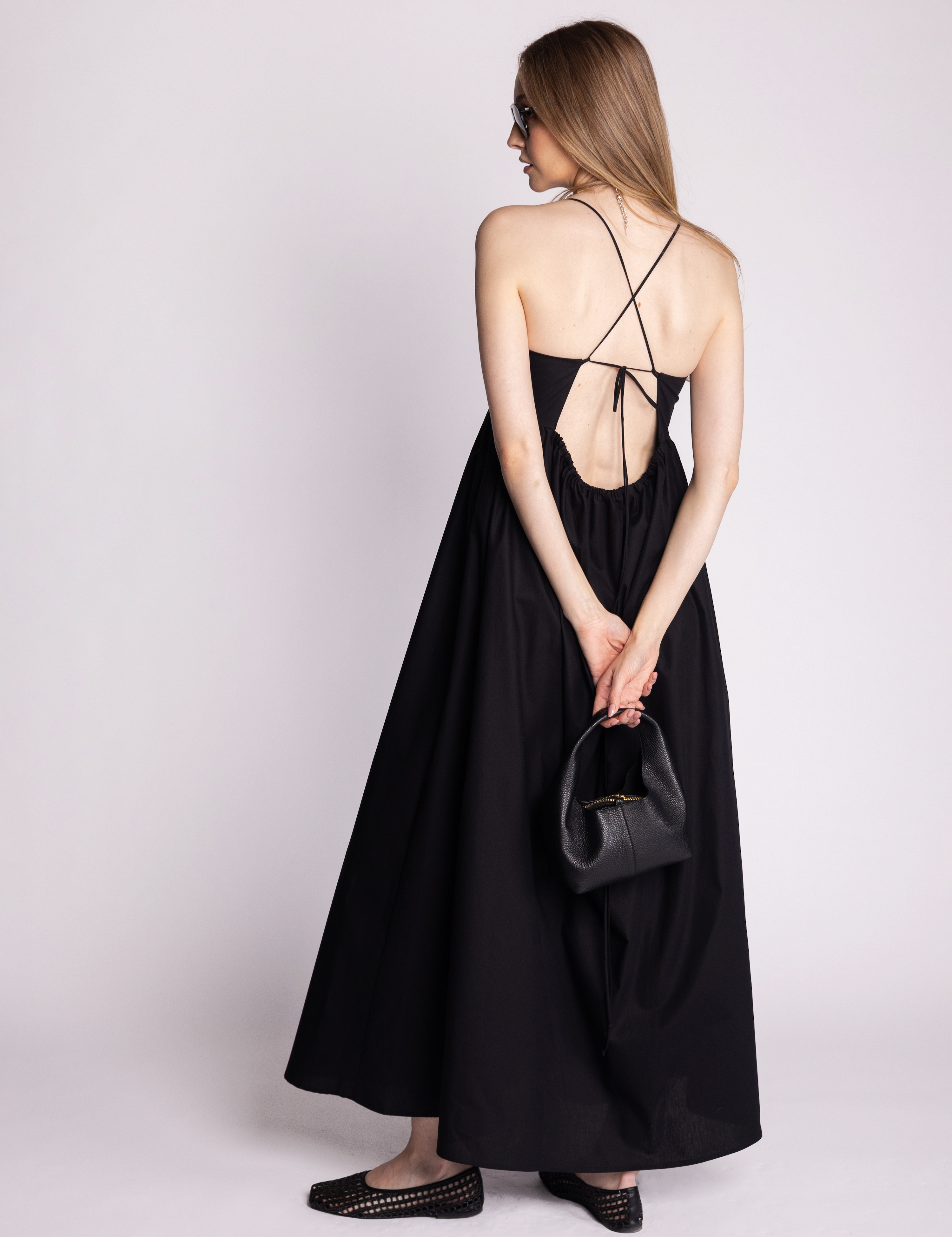 blackdress1_c42d5b7f-3de7-42a6-8a00-d012865d21fd.png