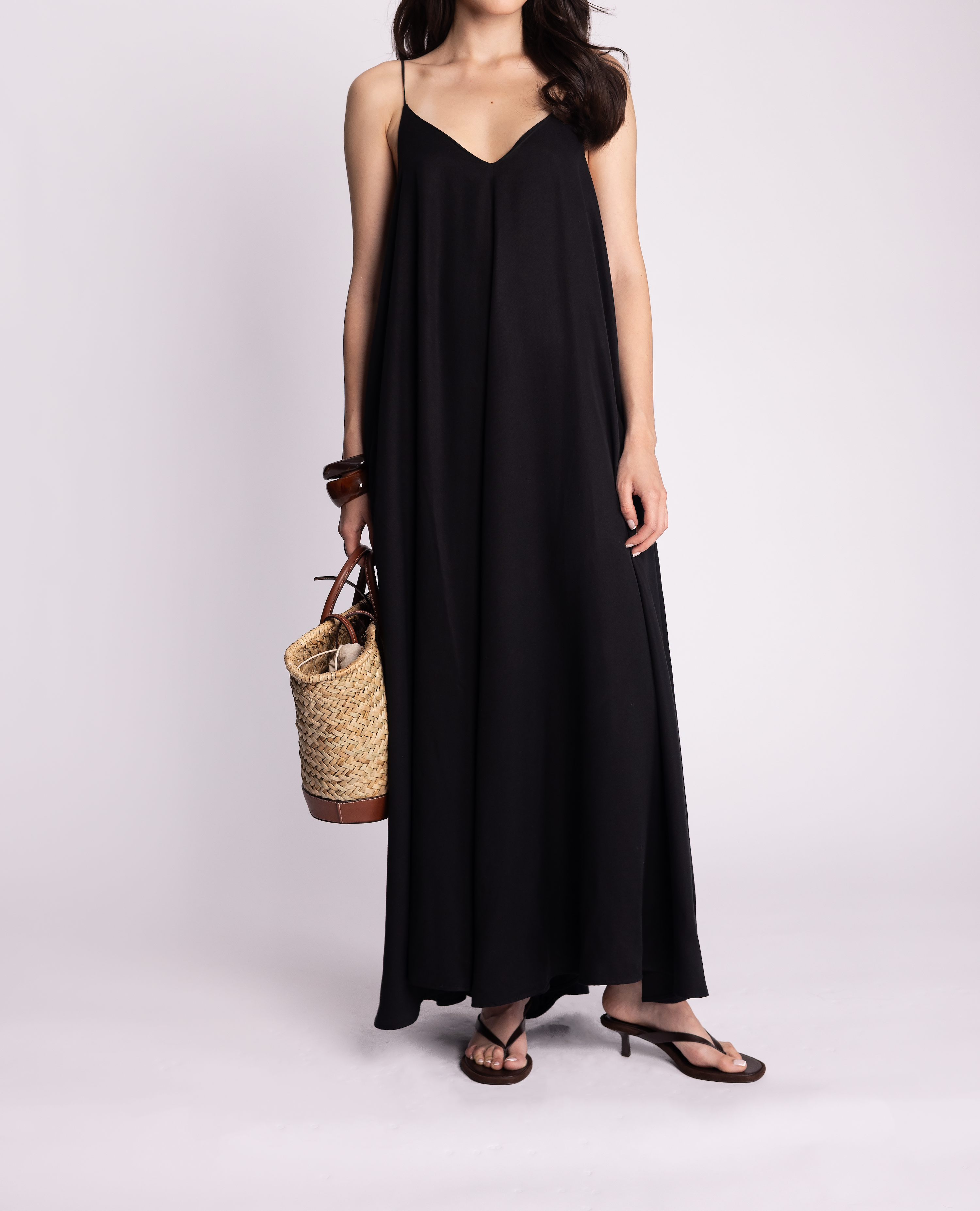 blackdress_2_4_8f849e5a-be0e-494b-bd03-a04966aa1ac9.png