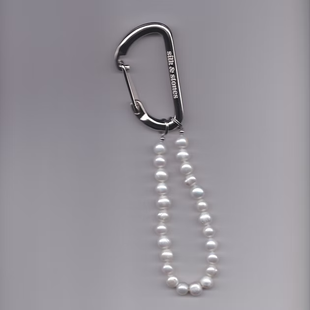 Silk & Stones – Pearl Keychain