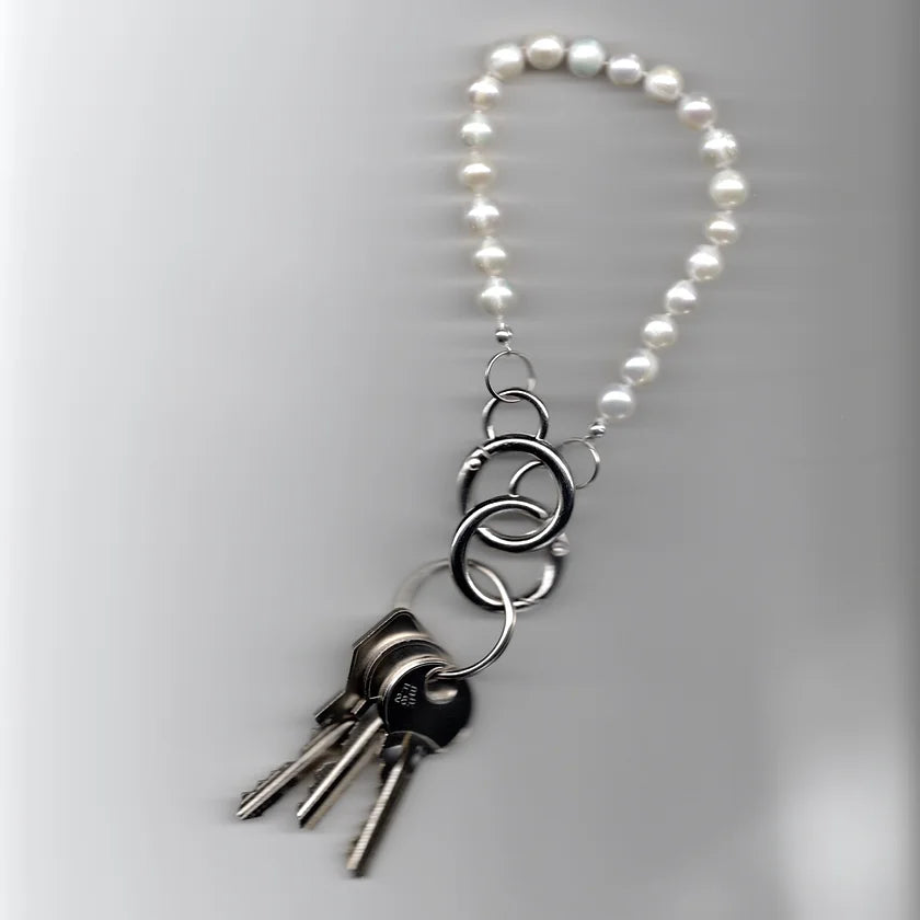 Silk & Stones – Pearl Key Charm