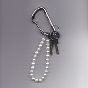 Silk & Stones – Pearl Keychain