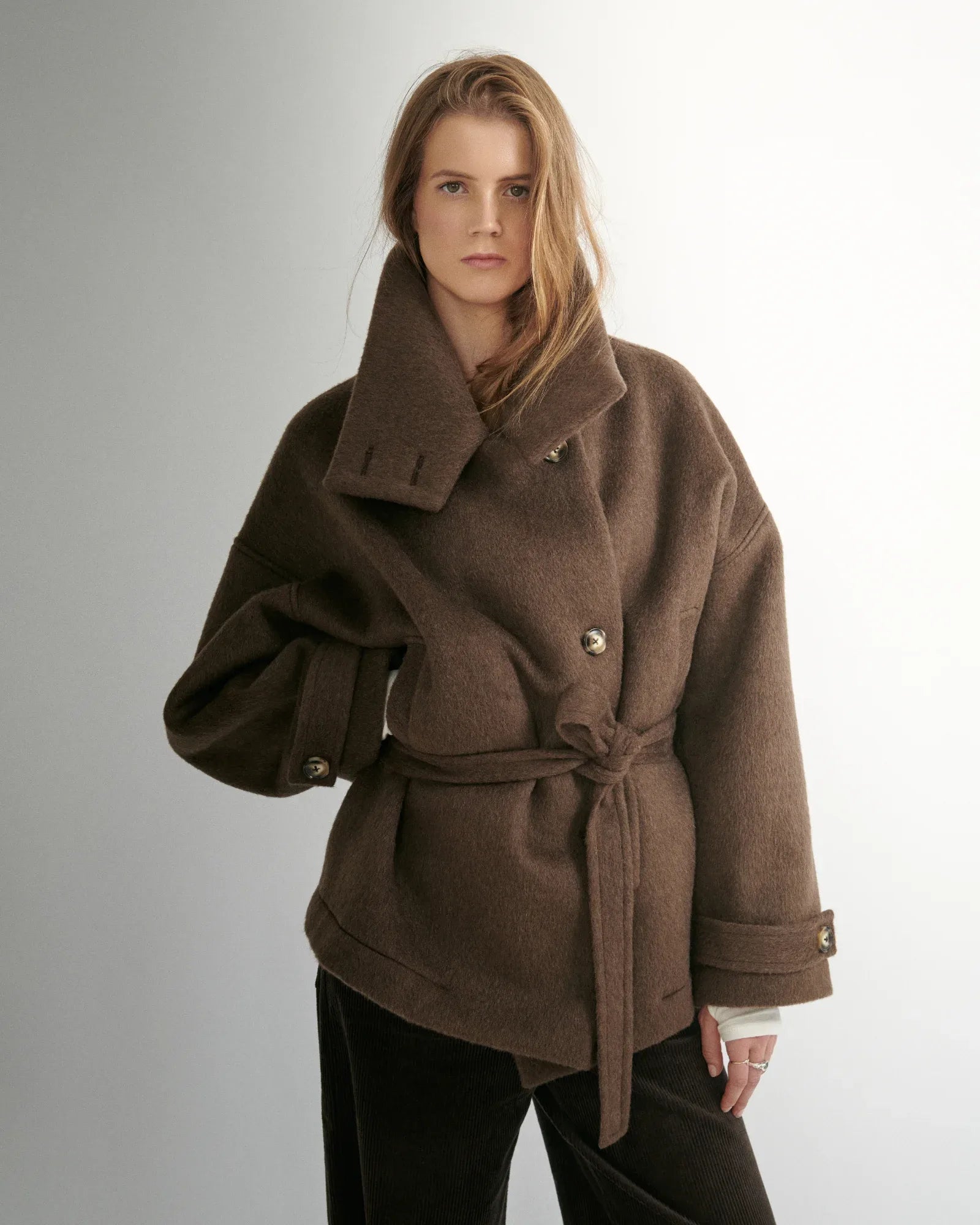 Munditia - UMBRA short coat