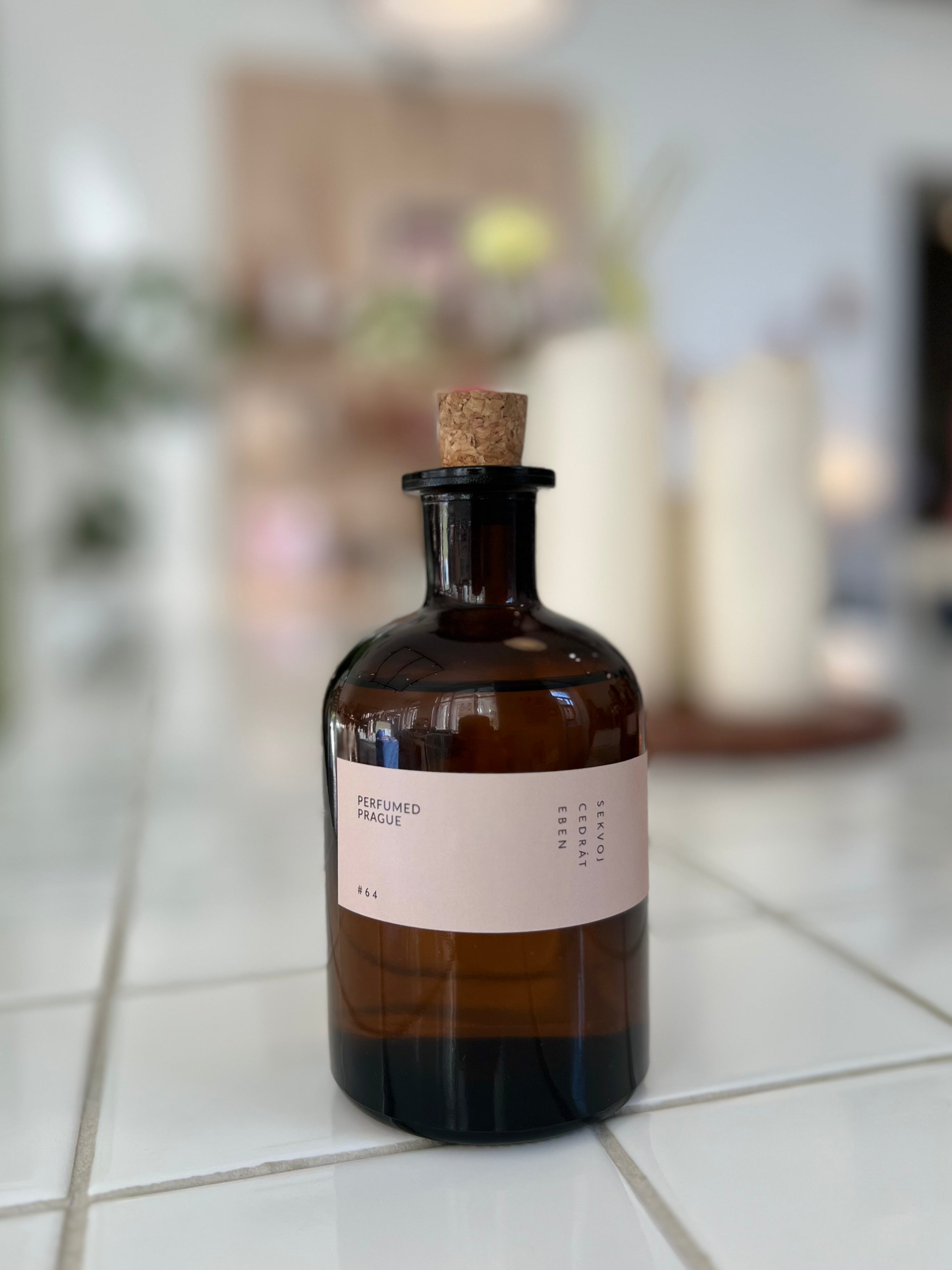 Parfémovaný Praha – #64 Aroma difuzér – Sequoia, Cedr, Eben